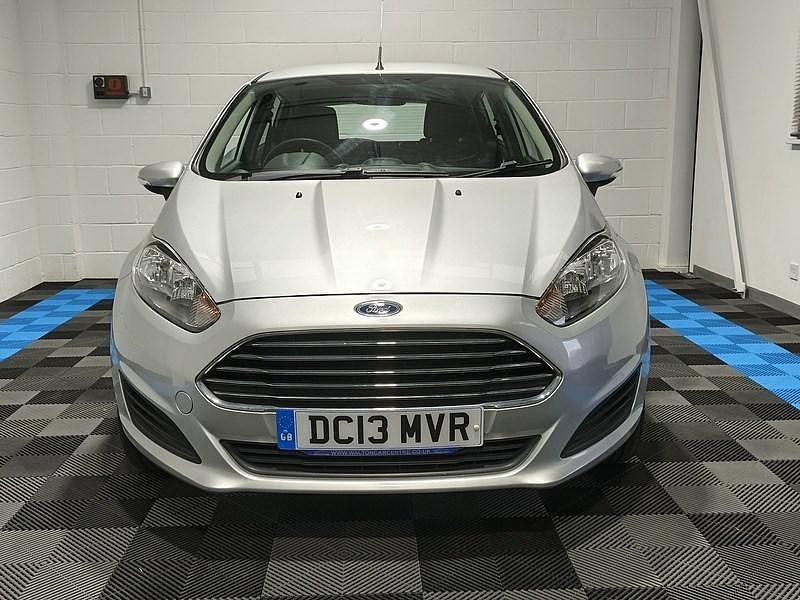 Używany Ford Fiesta Style 2018 Srebrny Hatchback