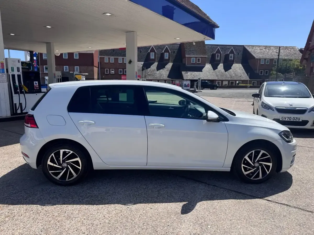 Used VW Golf VII Edition 115 HP (84 kW) 2020 White Hatchback