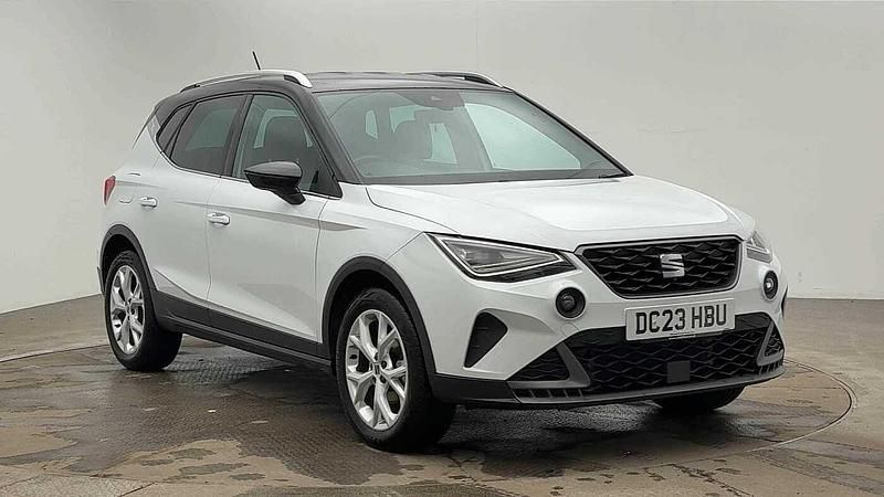 White Used 2023 Seat Arona FR SUV | £12,985 (Super price) - Image 1/4