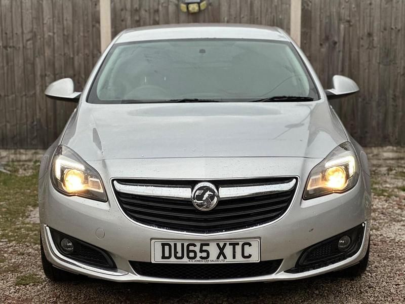 Used Vauxhall Insignia SRi 140 HP (102 kW) 2015 Silver Hatchback