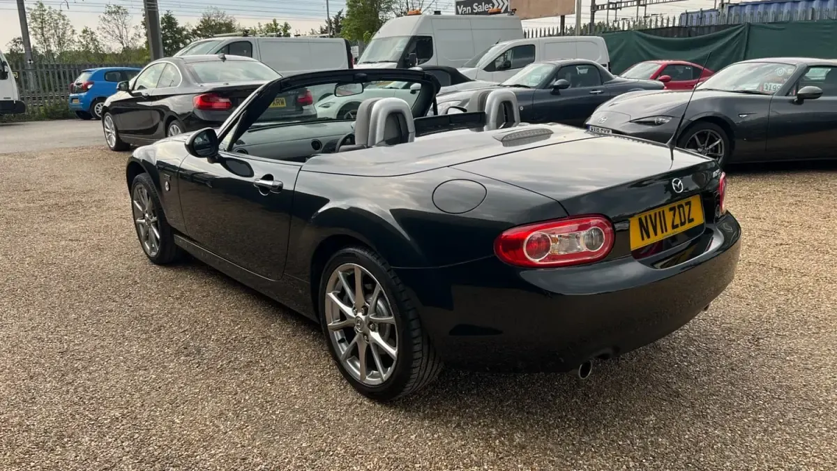 Usado Mazda MX5 161 HP (118 kW) 2011 Preto Cabrios