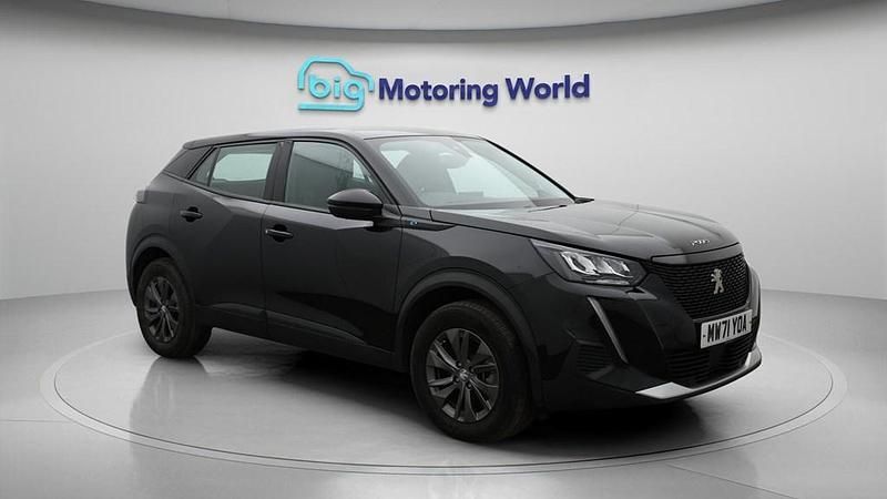 Used Peugeot e-2008 Active Premium 100 kW (136 HP) 2022 SUV