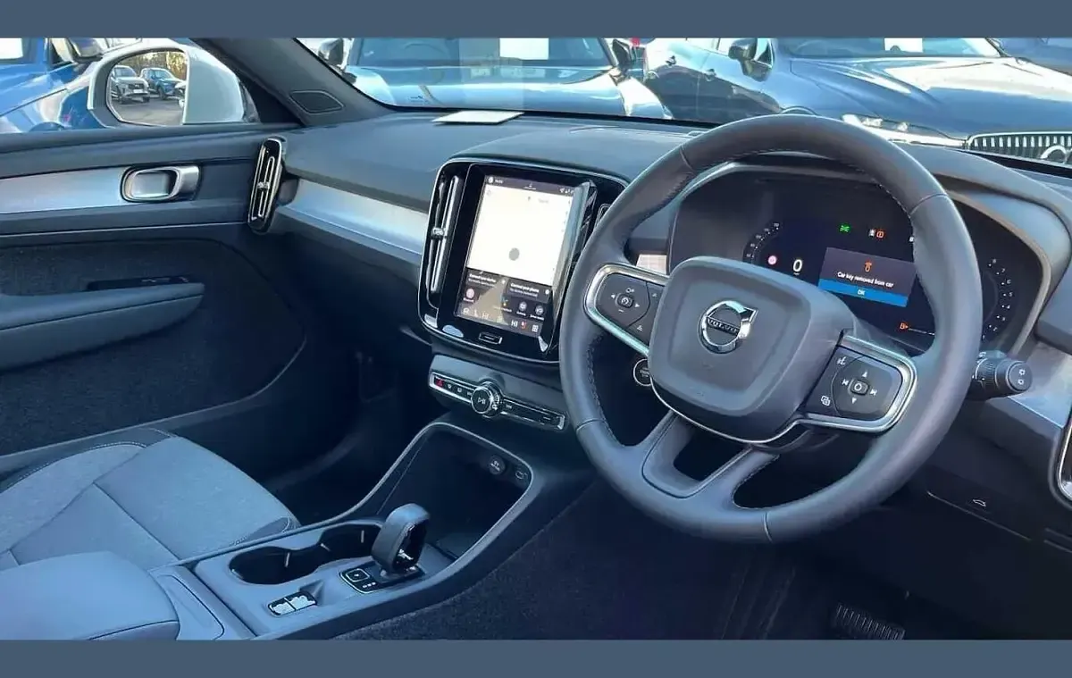 Used Volvo XC40 Core 161 HP (118 kW) 2025 White SUV