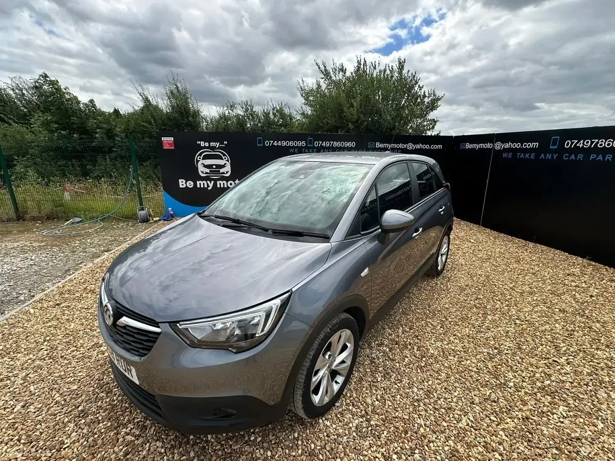 Used Vauxhall Crossland X 81 HP (59 kW) 2018 Grey SUV