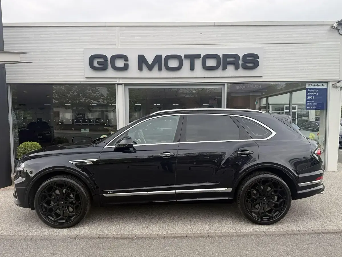 Used Bentley Bentayga 550 HP (404 kW) 2021 Black SUV