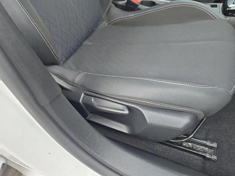 Second-hand Vauxhall Corsa-e Elite 100 kW (136 CP) 2022 Alb Hatchback