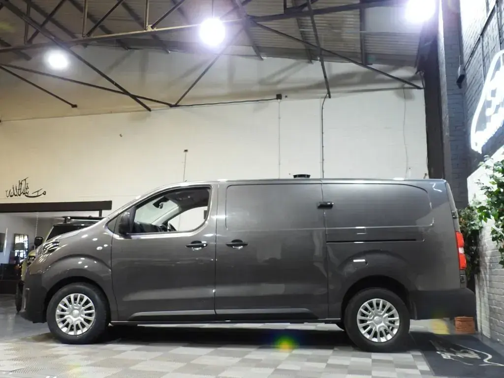 Used Toyota Proace 140 HP (102 kW) 2023 Grey MPV