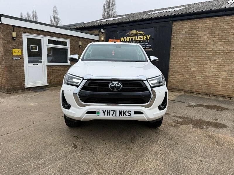 Second-hand Toyota HiLux 204 CP (150 kW) 2021 Alb Pickup