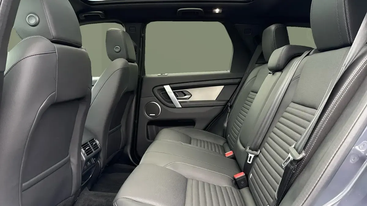 Used Land Rover Discovery 5 SE Dynamic 204 HP (150 kW) 2025 Metallic  varesine blue SUV
