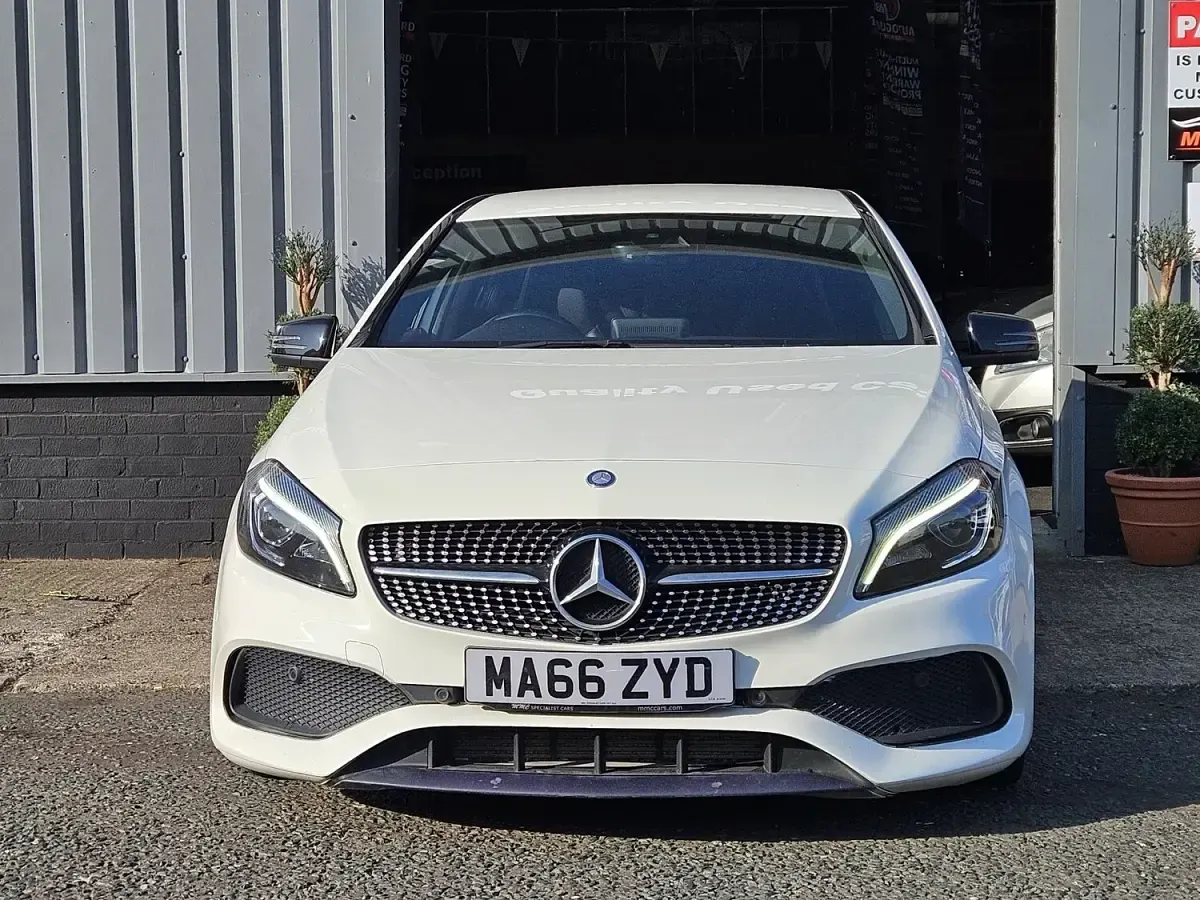 Used Mercedes A200 AMG Line Premium 136 HP (100 kW) 2016 White Hatchback