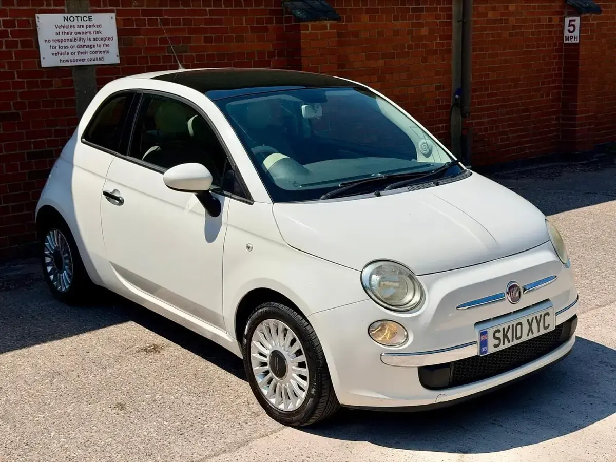 Used Fiat 500 Lounge 69 HP (50 kW) 2010 White Hatchback