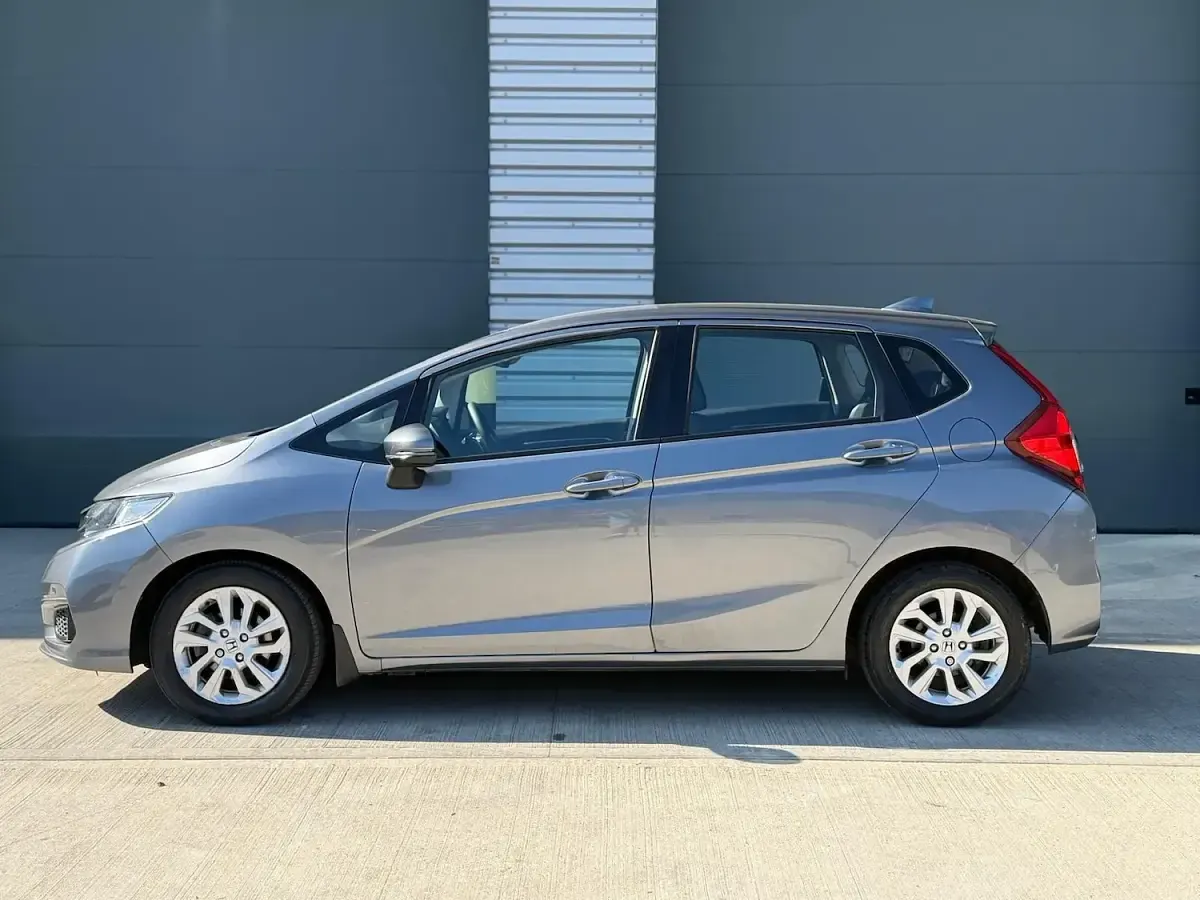 Used Honda Jazz SE 102 HP (75 kW) 2019 Grey Hatchback
