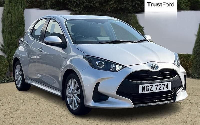 Used 2025 Toyota Yaris Hybrid Design Hatchback | £13,950 - Image 1/4