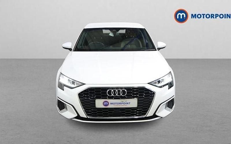 Usado Audi A3 Sport 150 HP (110 kW) 2023 Branco Sedan