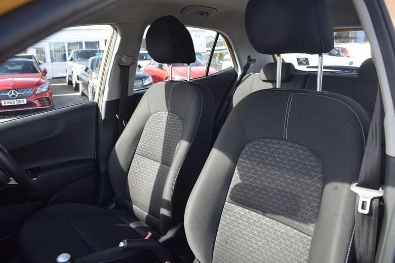 Used Kia Picanto 66 HP (48 kW) 2023 Yellow Hatchback