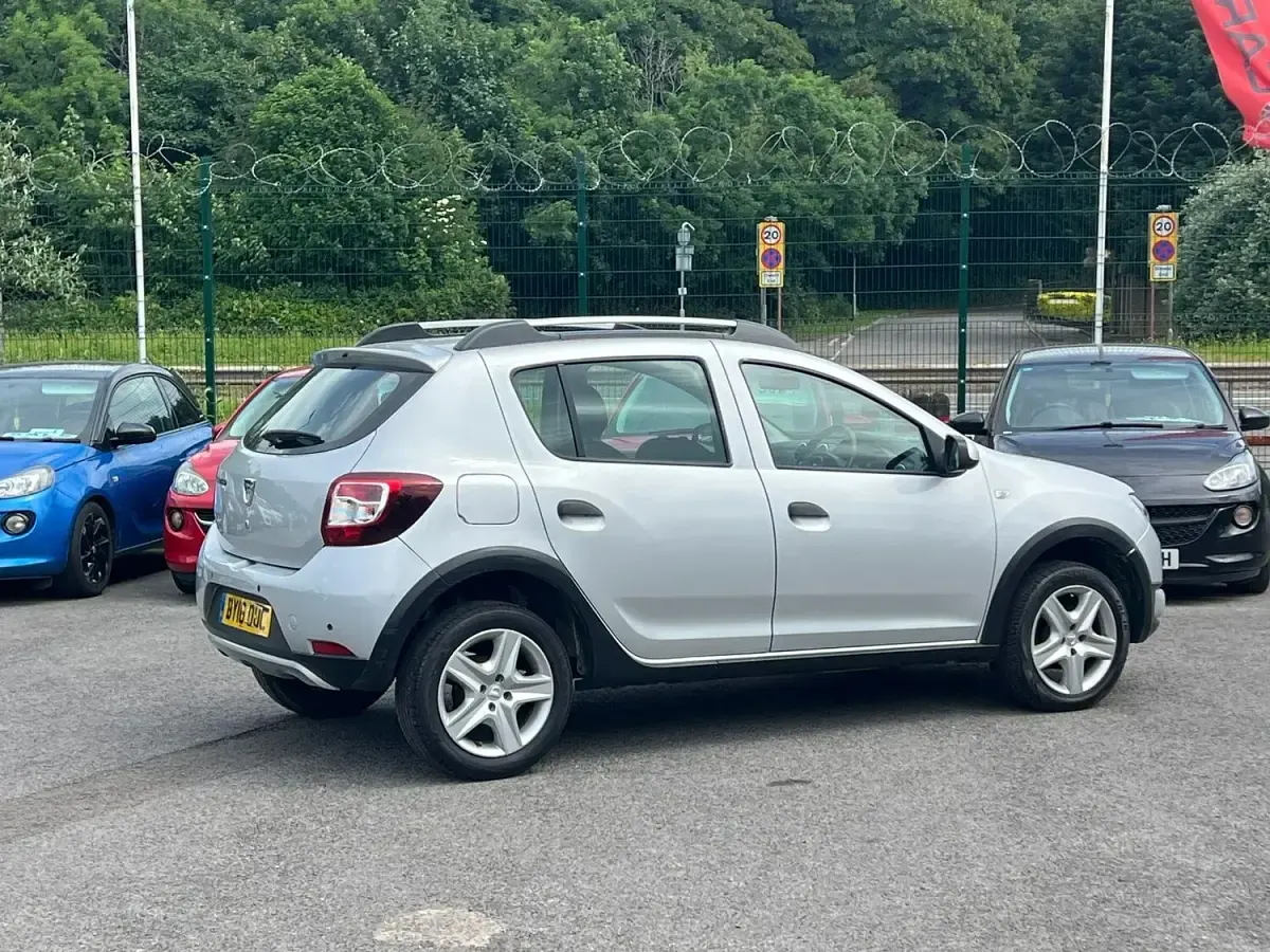 Used Dacia Sandero Lauréate 90 HP (66 kW) 2016 Silver Hatchback
