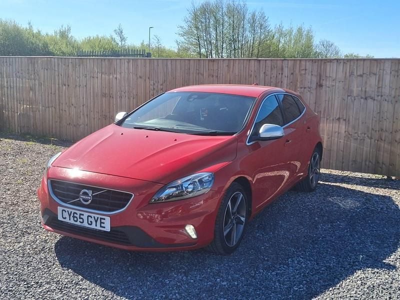Usado Volvo V40 R-Design 120 HP (88 kW) 2016 Vermelho Citadino
