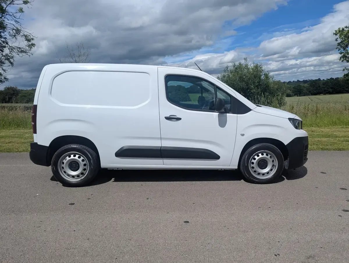 Used Peugeot Partner Premium 2023 White MPV