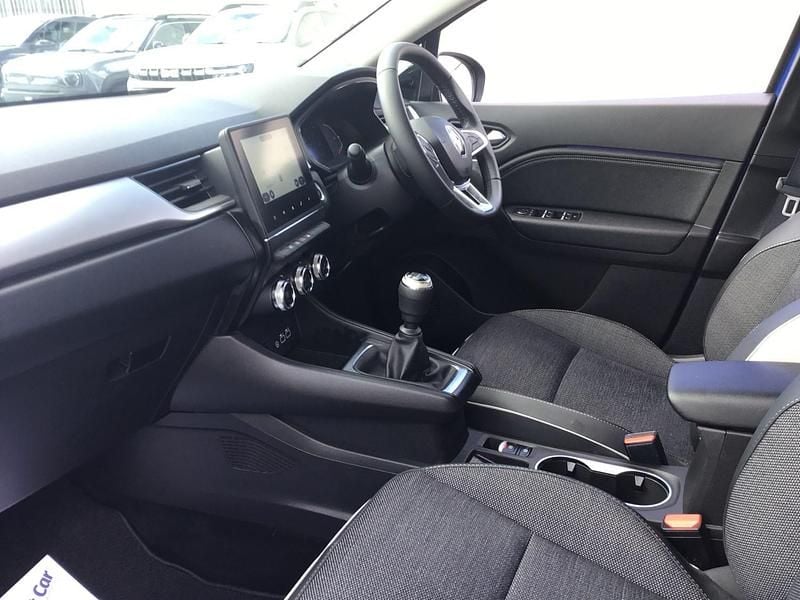 Used Renault Captur Techno 91 HP (66 kW) 2024 Blue / black  SUV