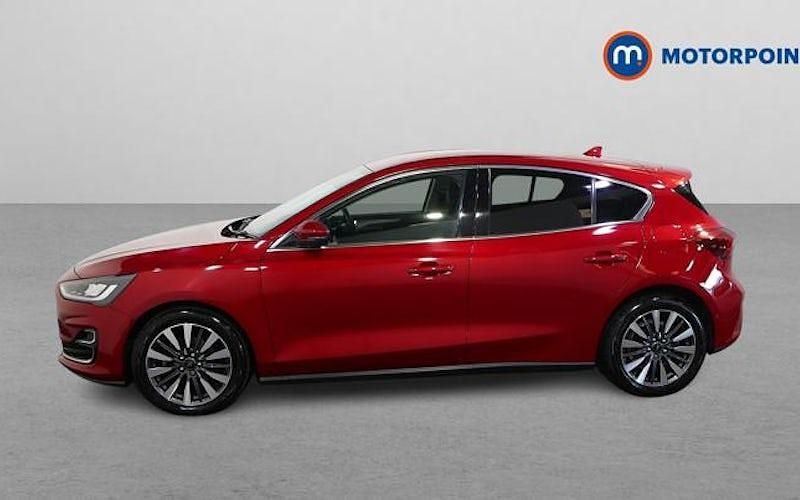 Used Ford Focus Titanium 125 HP (91 kW) 2022 Red Hatchback