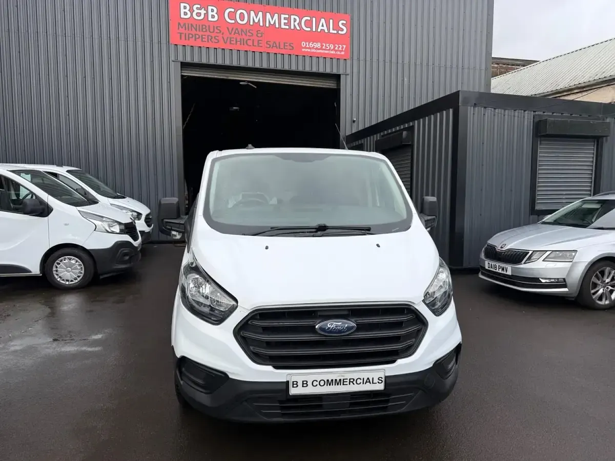 Used Ford Transit Custom 105 HP (77 kW) 2019 White Van
