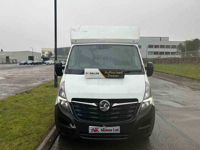 Used Vauxhall Movano 150 HP (110 kW) 2021 White MPV