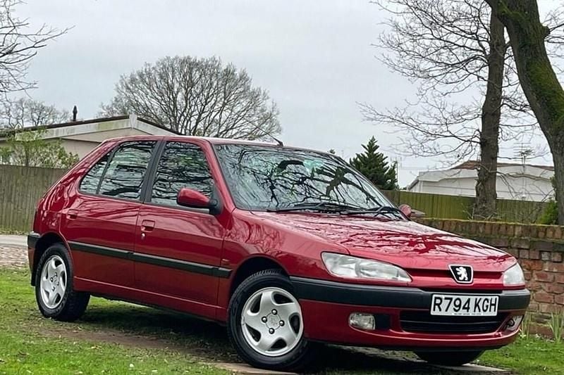 Second-hand Peugeot 306 112 CP (82 kW) 1997 Roșu Hatchback