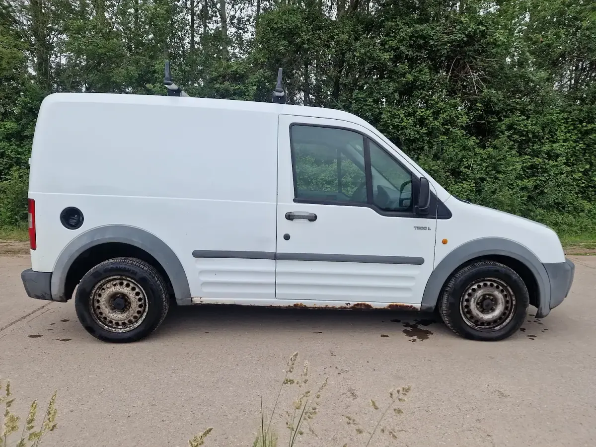 Used Ford Transit Connect 75 HP (55 kW) 2008 White MPV