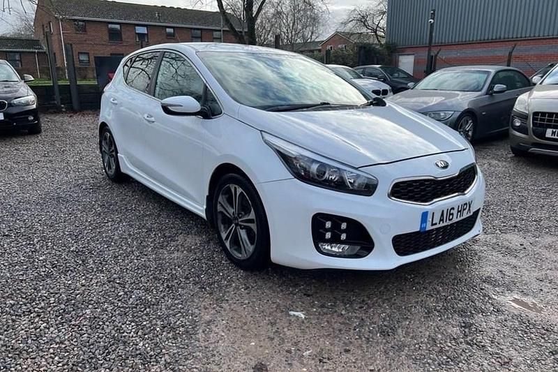 Used Kia Ceed GT-Line 134 HP (98 kW) 2016 White Hatchback