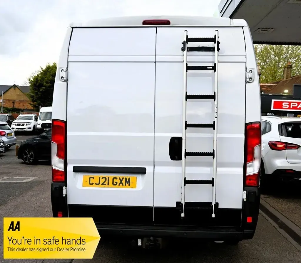 Used Peugeot Boxer 140 HP (102 kW) 2021 White Van