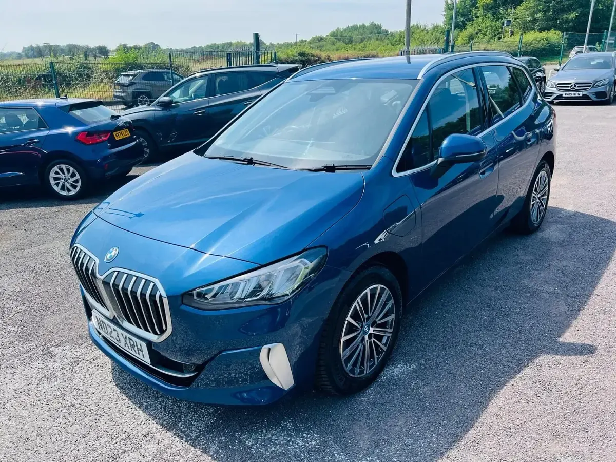 Used BMW 225 Active Tourer Luxury Line 242 HP (177 kW) 2023 Blue MPV