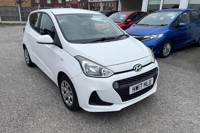 Used Hyundai i10 SE 66 HP (48 kW) 2017 White Hatchback