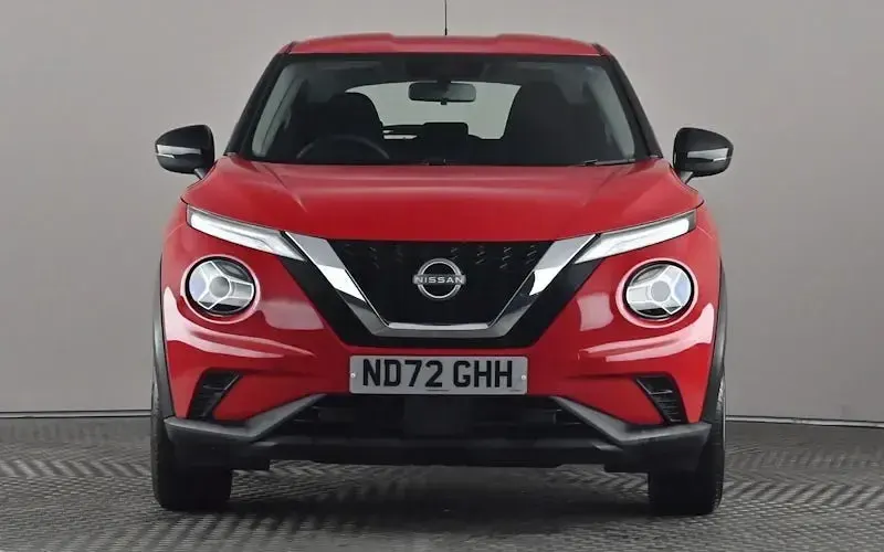 Usado Nissan Juke Visia 114 HP (83 kW) 2022 Vermelho SUV
