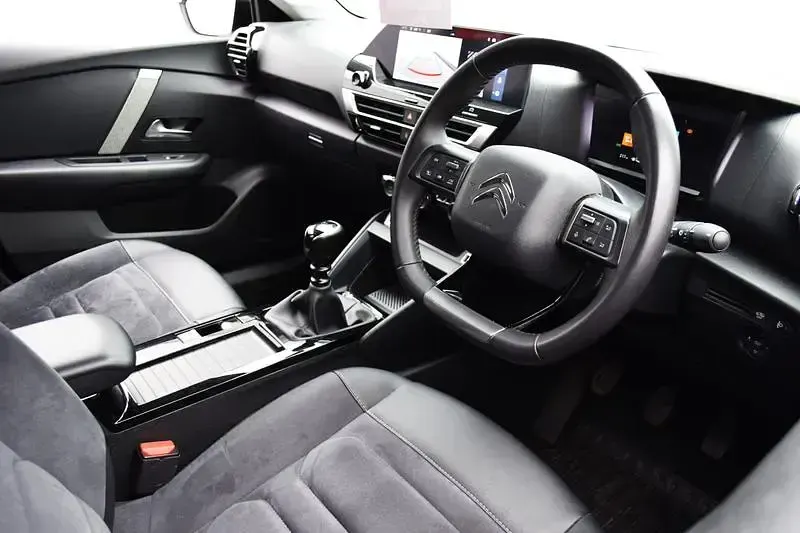 Used Citroën C4 PureTech 130 HP (95 kW) 2023 White SUV