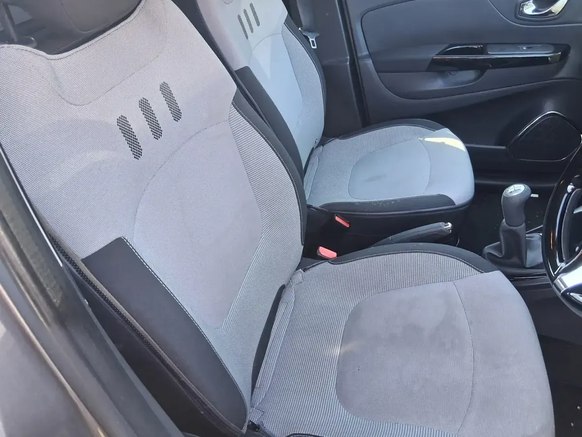 Begagnad Renault Captur Dynamique 90 HK (66 kW) 2014 Grå SUV