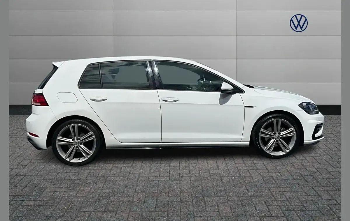 Used VW Golf VII R-line 150 HP (110 kW) 2019 White Hatchback