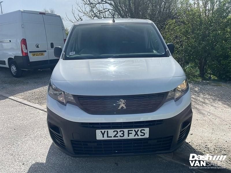 Used Peugeot Partner Premium 100 HP (73 kW) 2023 White MPV