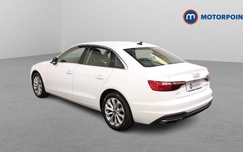 Usado Audi A4 150 HP (110 kW) 2022 Branco Sedan