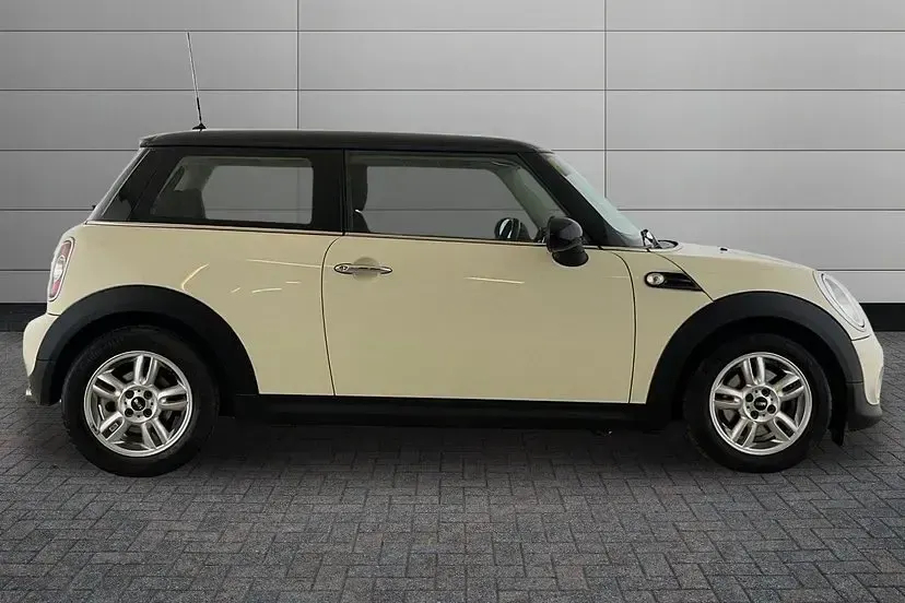 Used Mini Cooper Hatch 120 HP (88 kW) 2013 Pepper white Hatchback