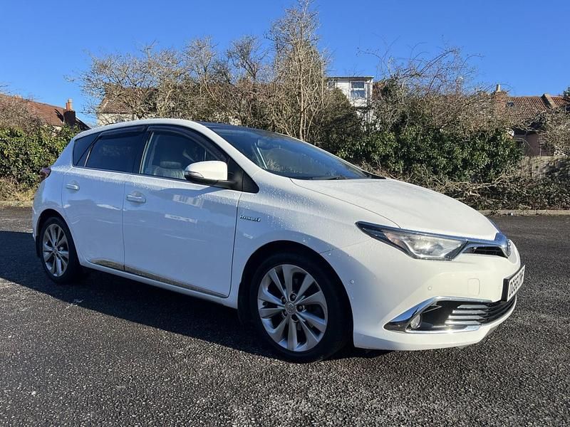 Used Toyota Auris Hybrid 2016 White Hatchback