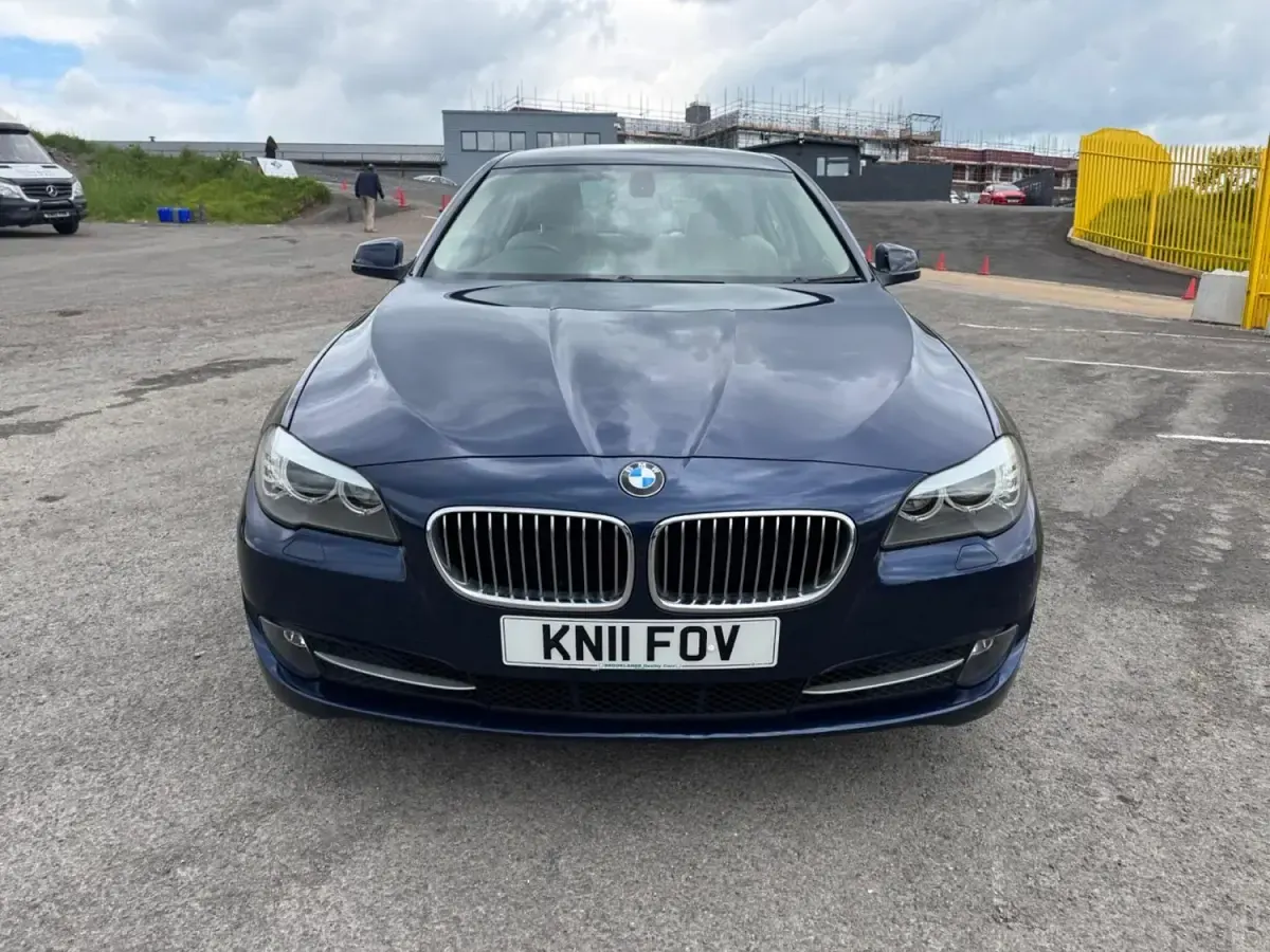 Begagnad BMW 520 Impressive 2011 Blå Sedan