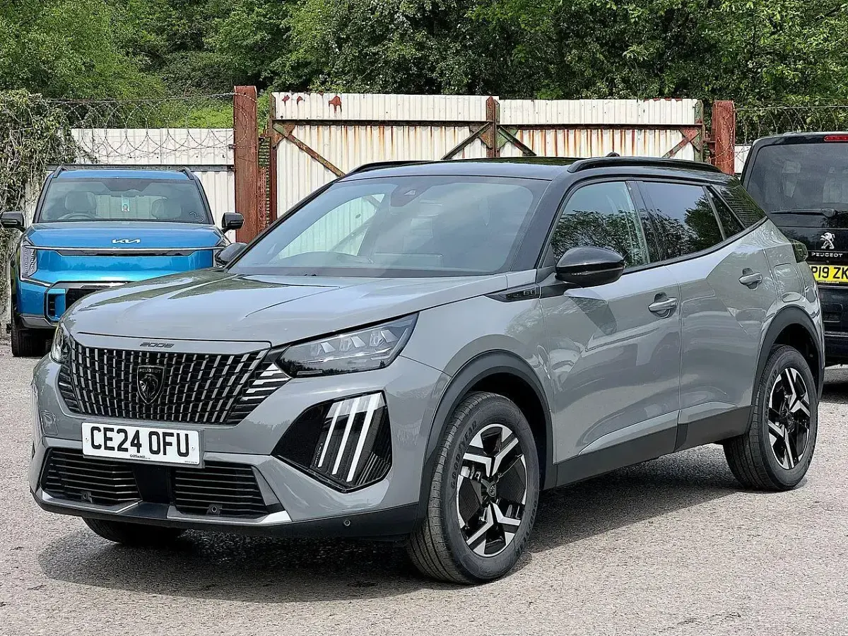 Second-hand Peugeot 2008 GT 129 CP (94 kW) 2024 Gri SUV