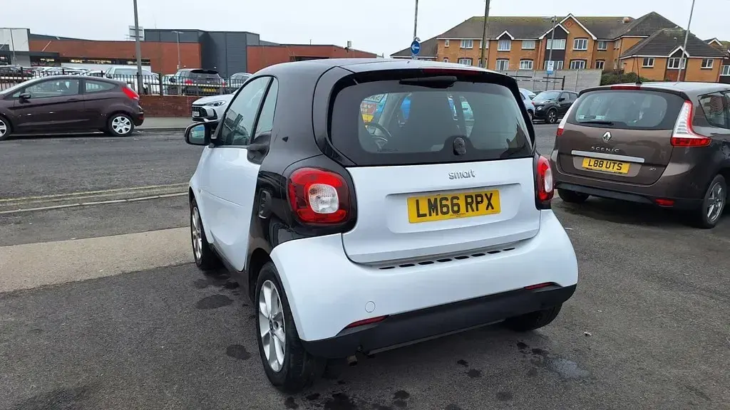 Used Smart ForTwo Coupé Passion 71 HP (52 kW) 2016 White Coupe