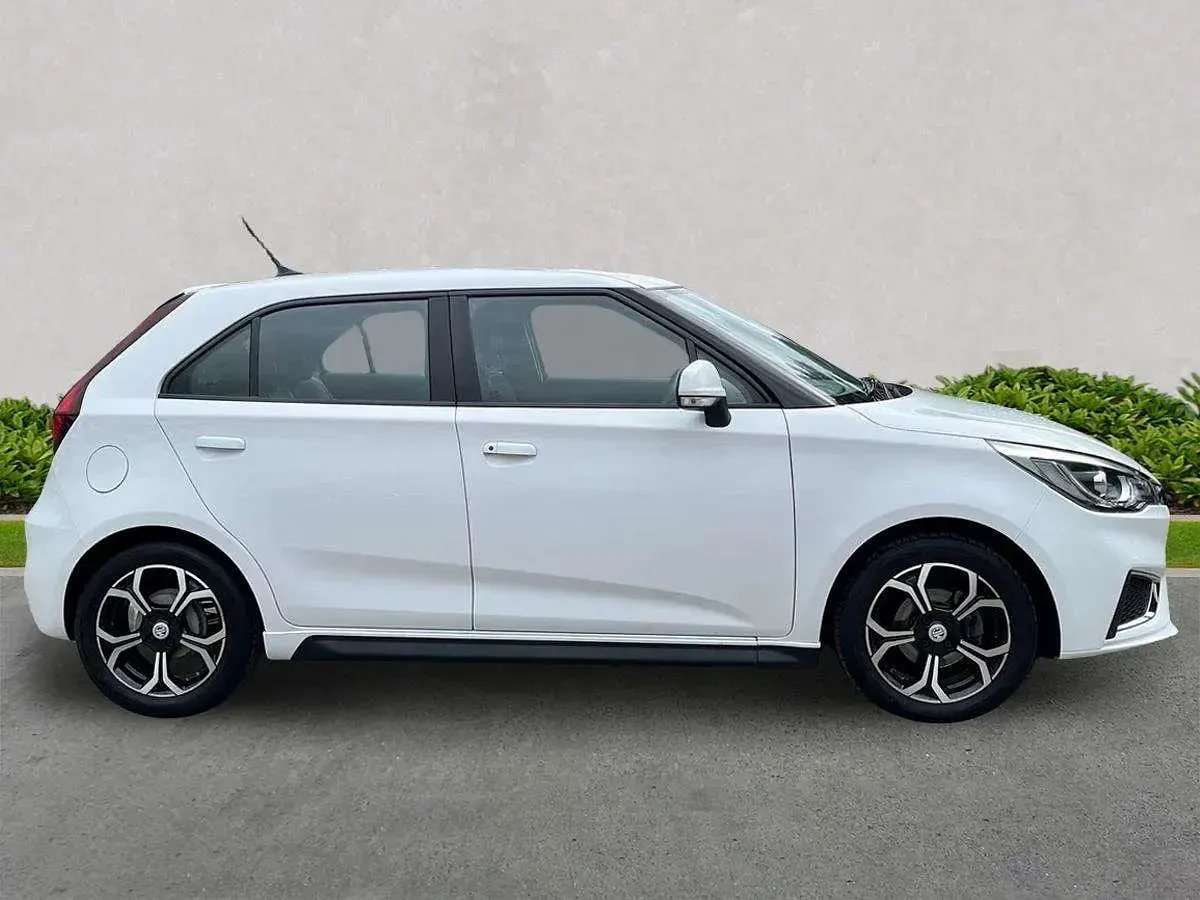 Używany MG MG3 Exclusive 106 KM (77 kW) 2019 Biały Hatchback