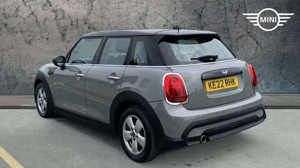 Gebraucht Mini Cooper Classic 134 PS (98 kW) 2022 Grau Kleinwagen