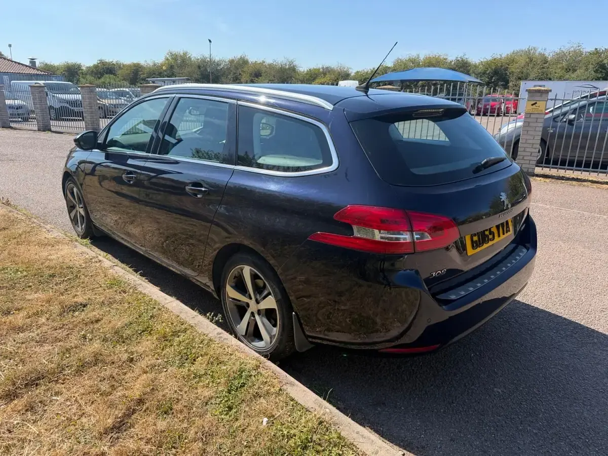 Used Peugeot 308 Allure 130 HP (95 kW) 2015 Blue Estate