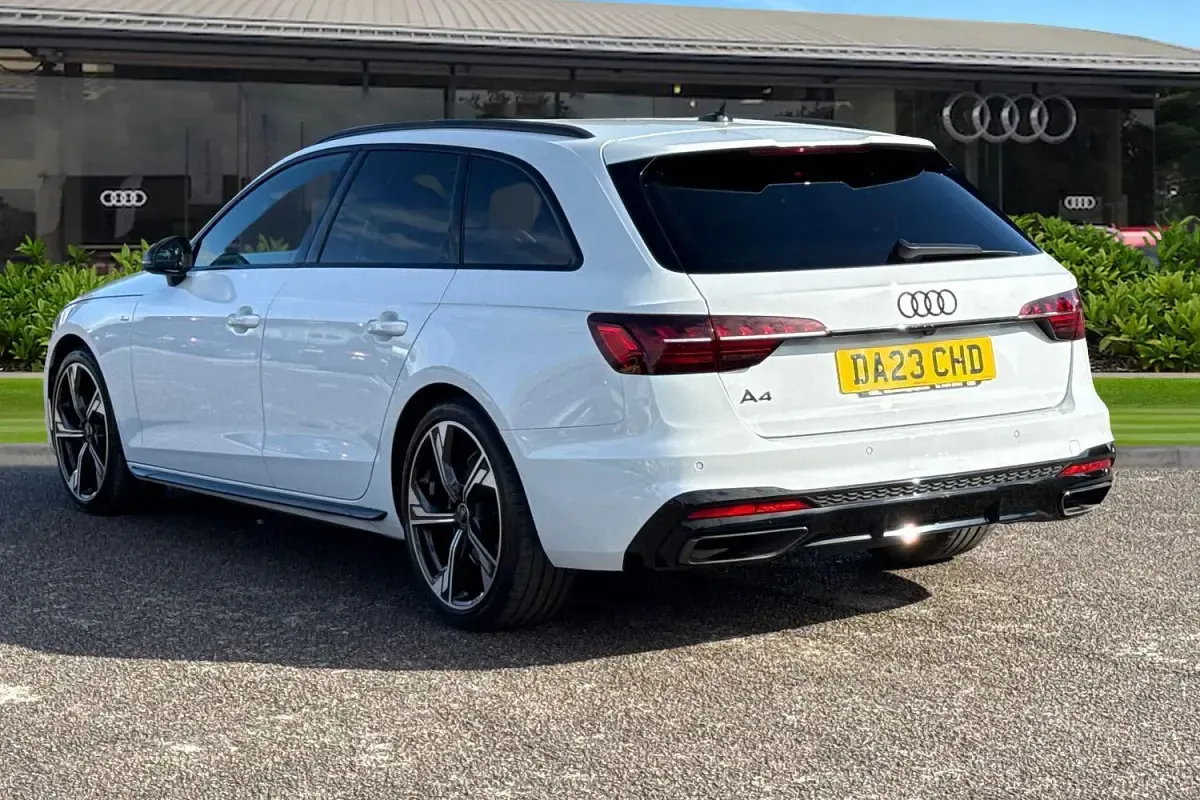 Used Audi A4 Black Edition 150 HP (110 kW) 2023 White Estate