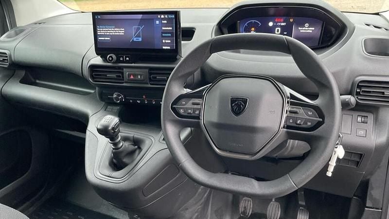 Used Peugeot Partner S 101 HP (74 kW) 2024 Grey MPV