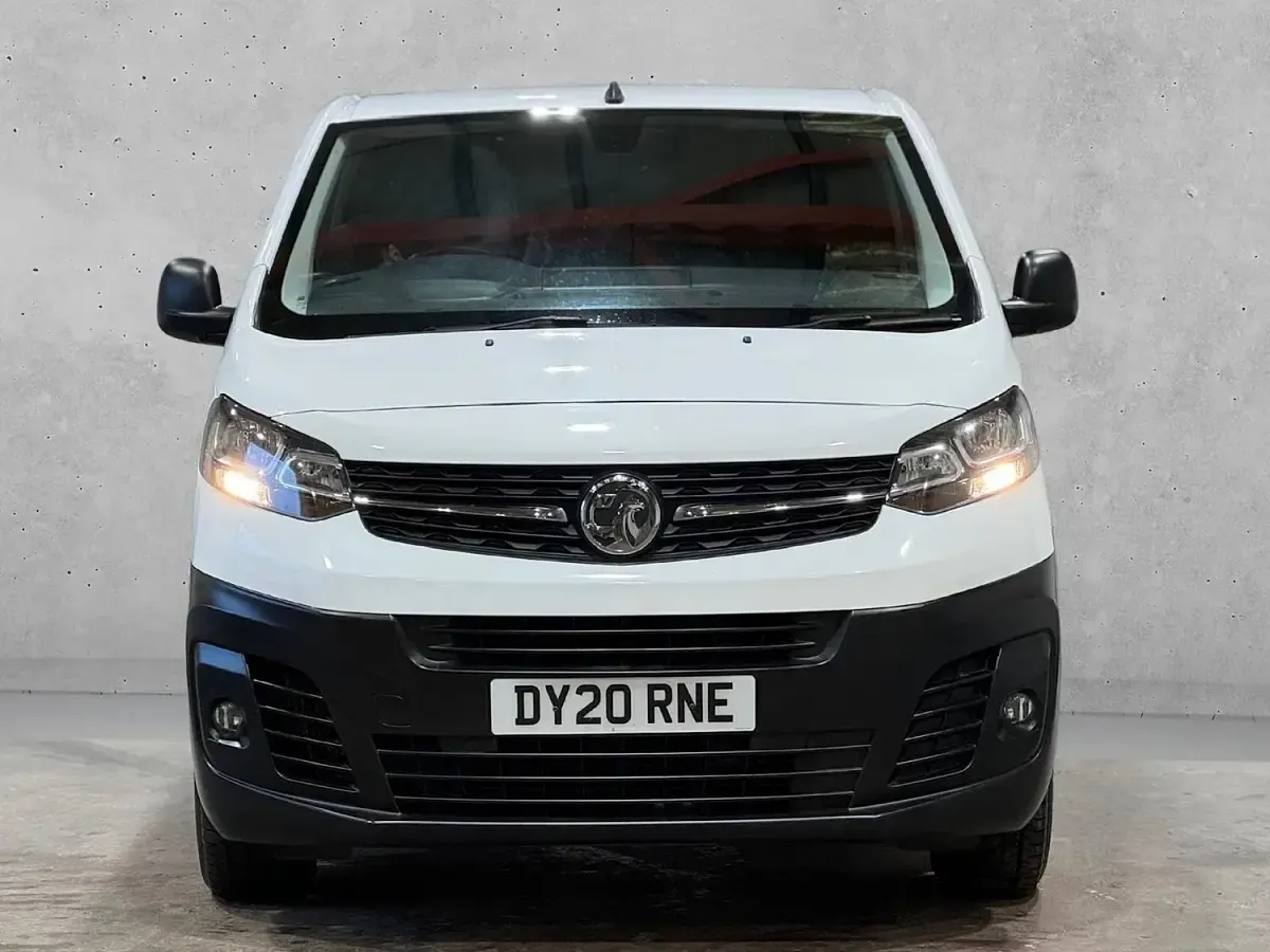 Used Vauxhall Vivaro S 100 HP (73 kW) 2020 White MPV