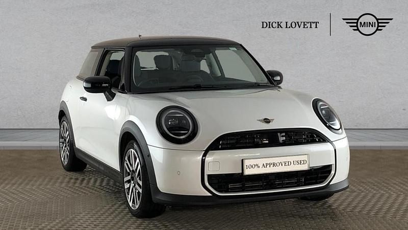 Used Mini Cooper Hatch 154 HP (113 kW) 2024 White Hatchback